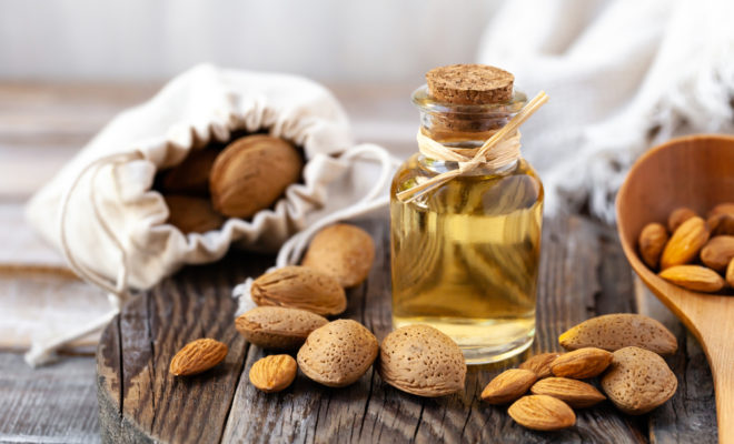 5 utilisations de l'huile d'amande douce - Mes Astuces Faciles